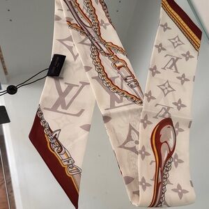 Louis Vuitton Chain and Monogram Silk twilly